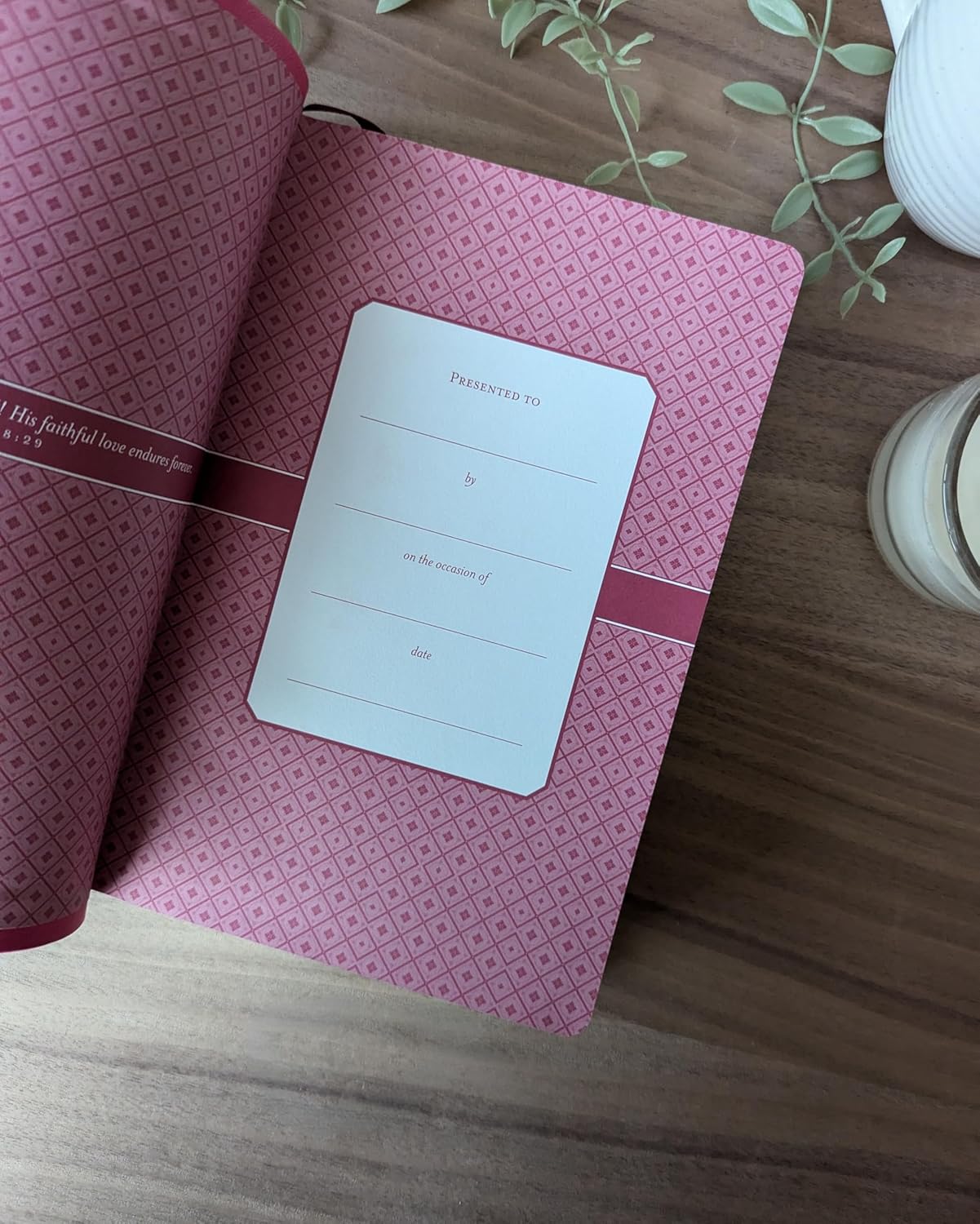 NLT Premium Gift Bible Very Berry Pink Vines I/L