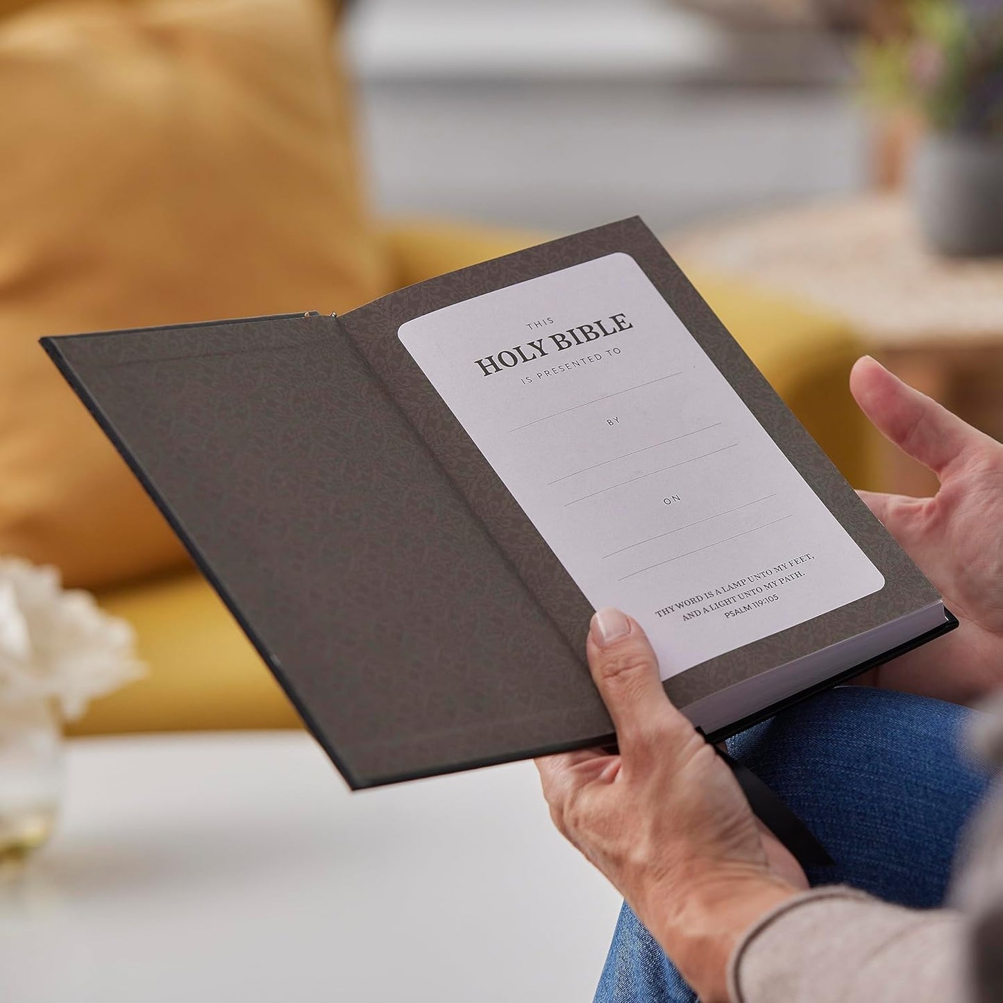 KJV Holy Bible: Compact Bible - HB