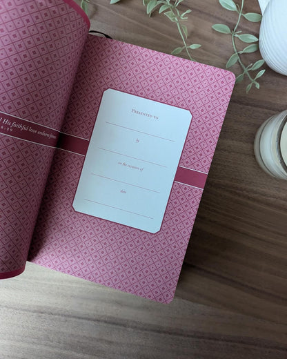 NLT Premium Gift Bible Very Berry Pink Vines I/L