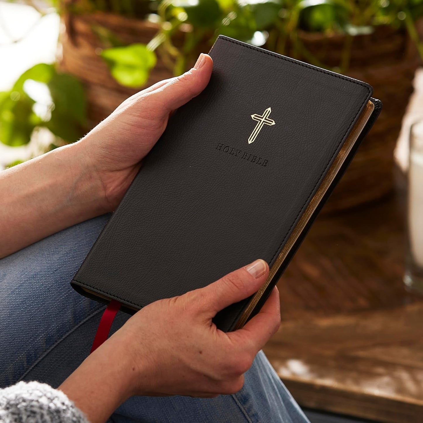 KJV Holy Bible: Ultra Thinline, Black Leathersoft, Red Letter, Comfort Print