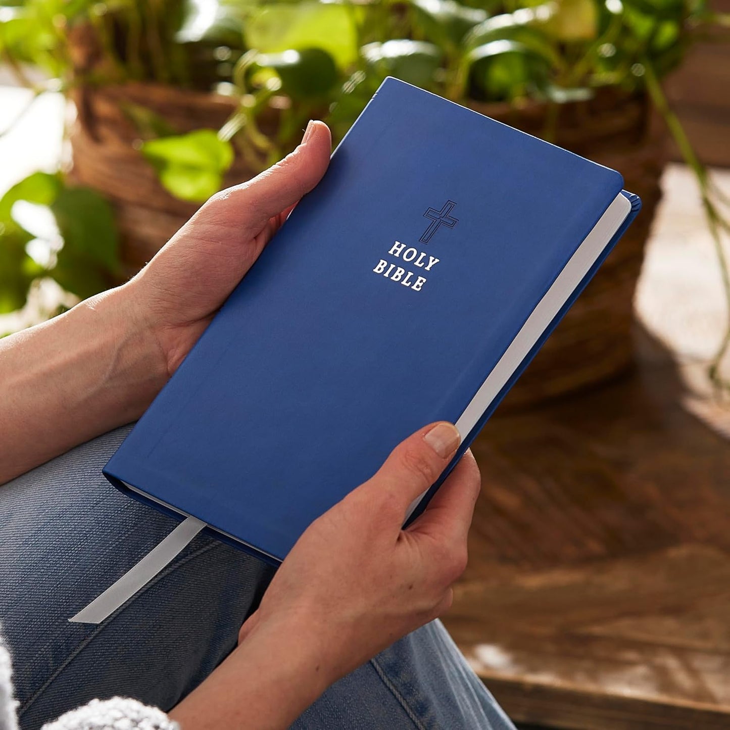 KJV Holy Bible Value Ultra Thinline Blue I/L