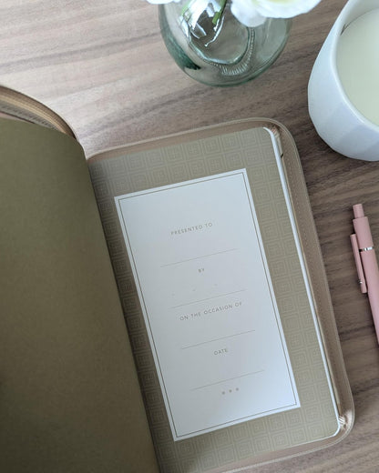 NLT Thinline Reference Zipper Bible, Filament Enabled (LeatherLike, Tender Bloss