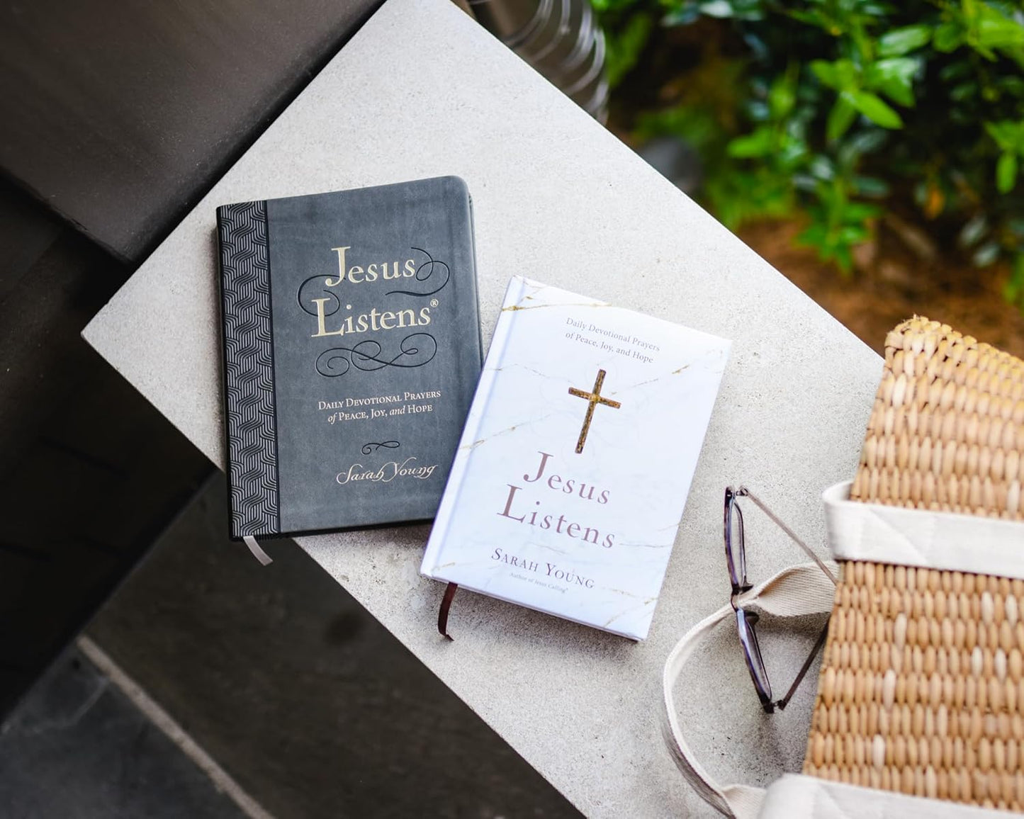 Jesus Listens - Daily Devotional Prayers of Peace, Joy and Hope by Sarah Young